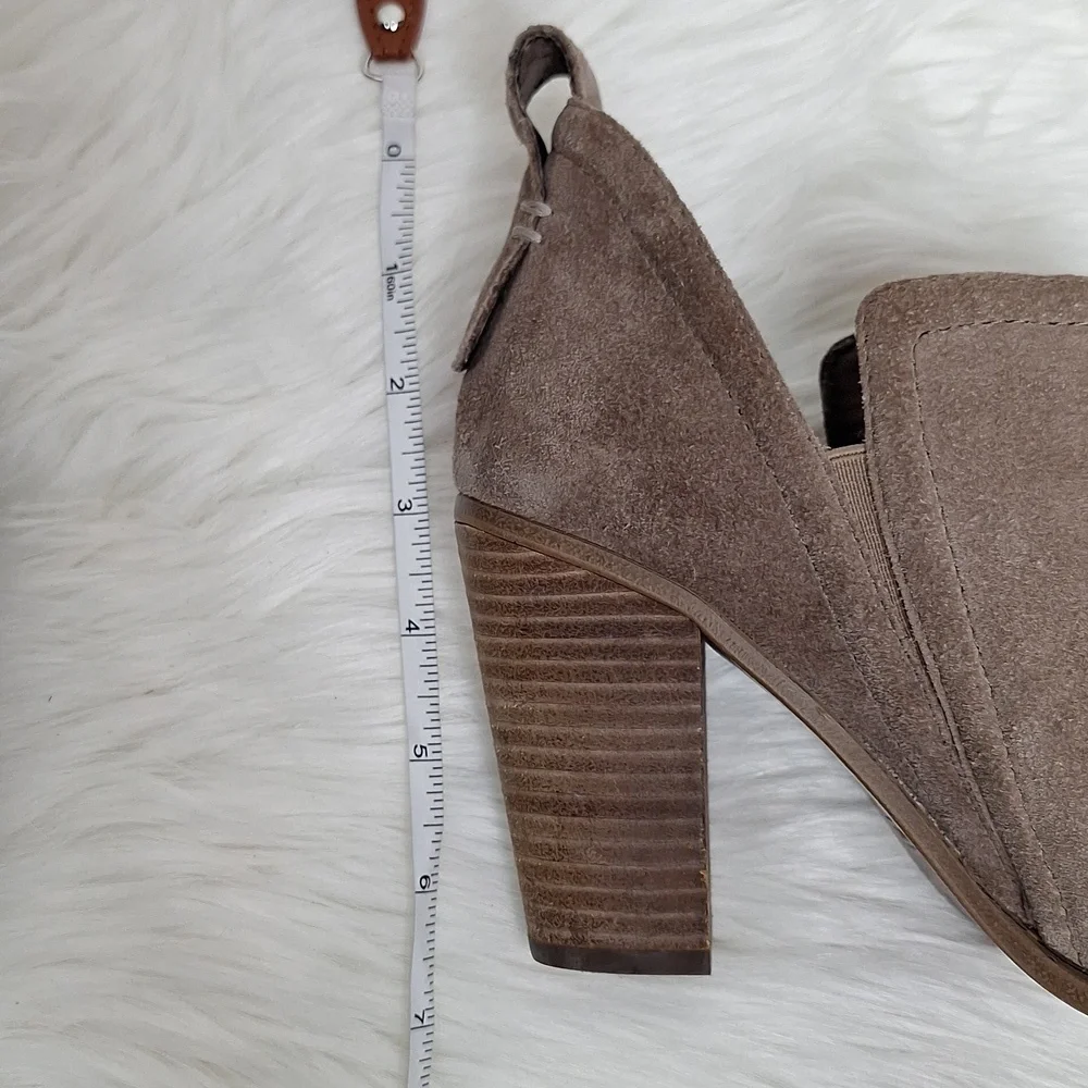 VINCE CAMUTO Francia Taupe Suede Leather Stacked Block Heel Bootie